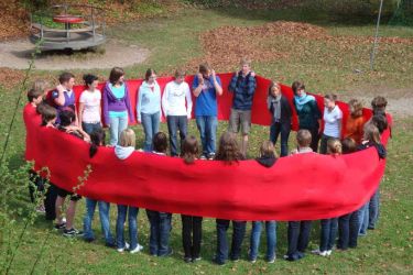 Gruppe bei der Schulbezogenen Jugendarbeit mit dem Projekt "Konflikte in Schulklassen kommunikativ lösen"