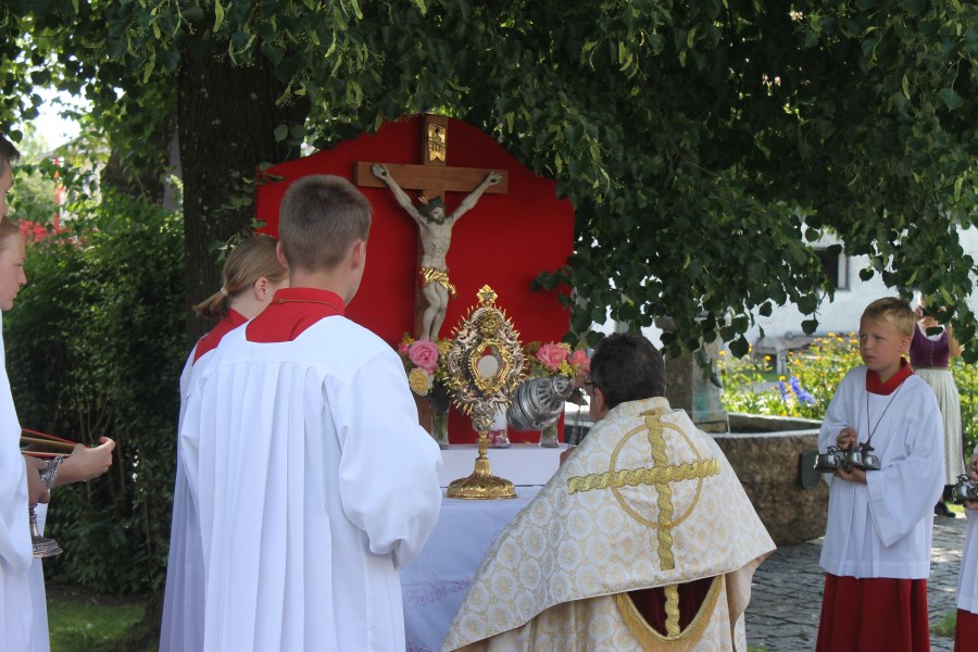 2. Altar