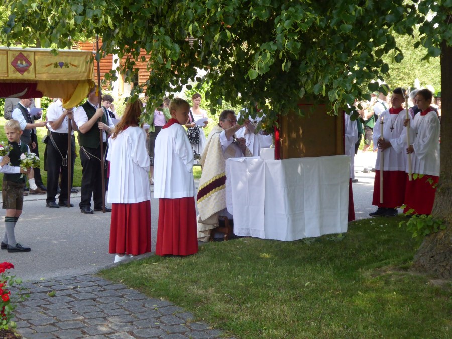 2. Altar