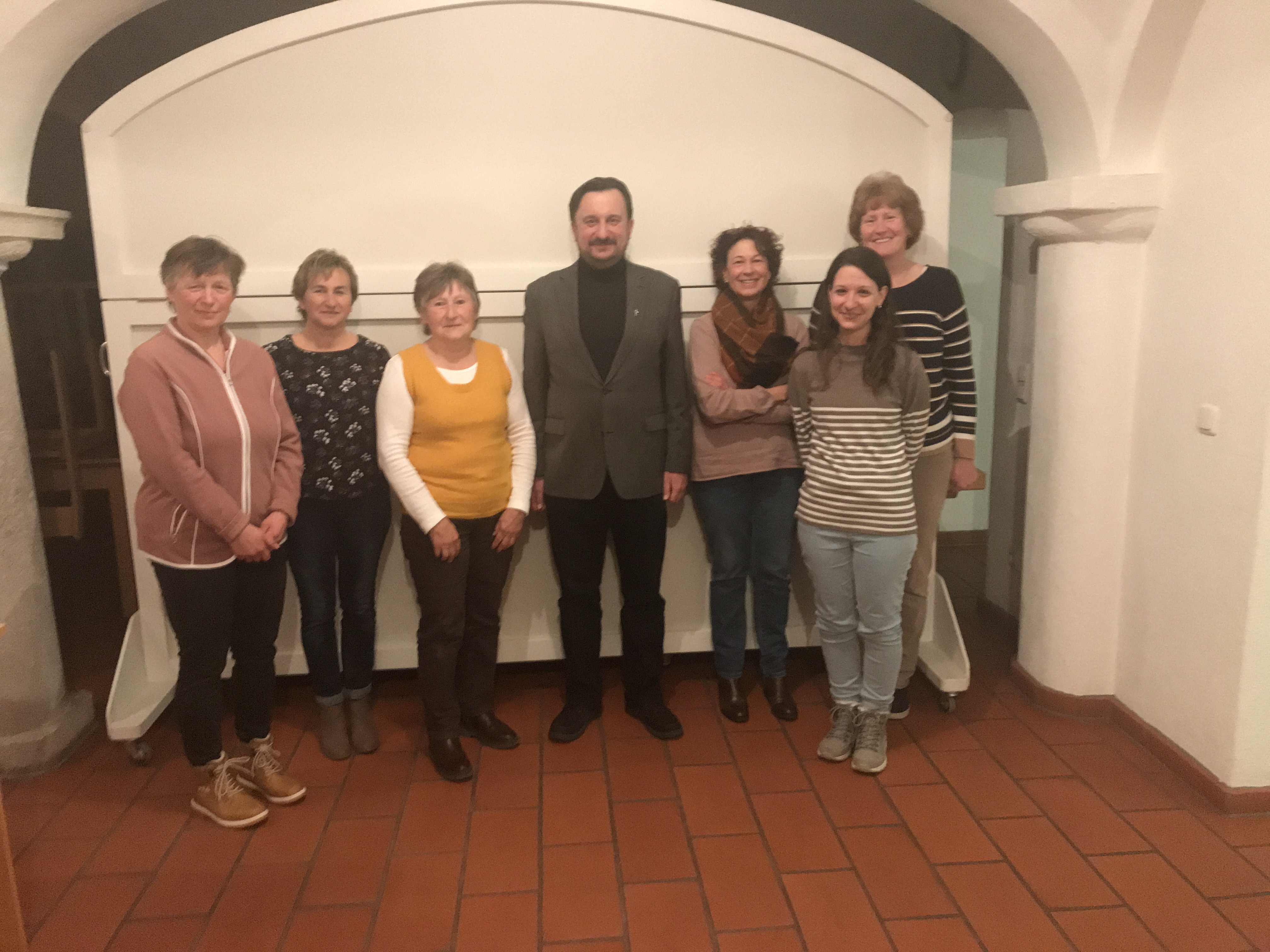 PGR Hirtlbach 2022-26: Brigitte Reindl (1. PGR-Vorsitzende), Annemarie Betz, Angela Wagner, Pfarrer Marek Bula, Gisela Hahn, Silvia Stuis und Elisabeth Gärtner ( 2. PGR-Vorsitzende)