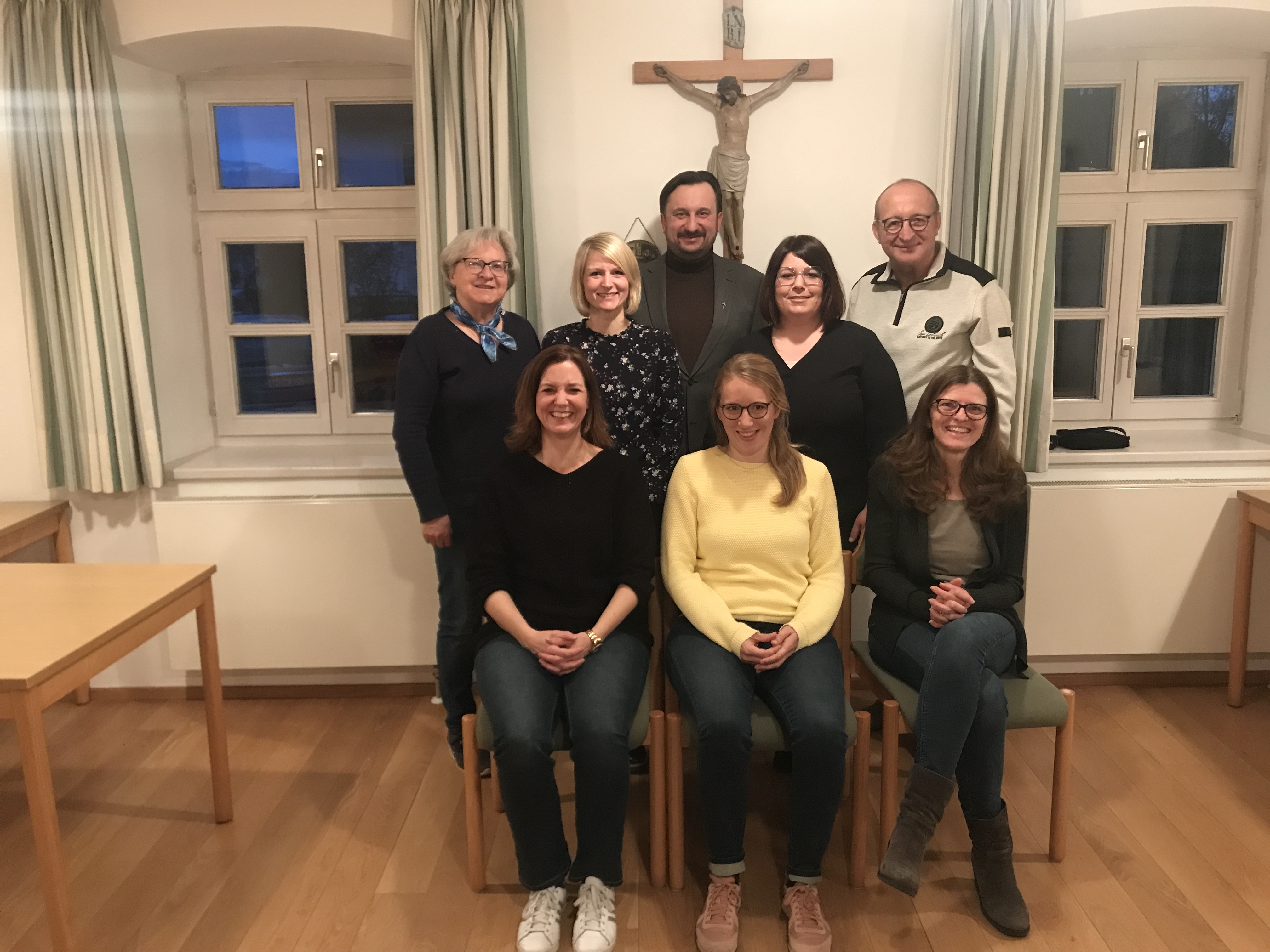 Stehend von links: <br/>Höckmayr Christine, Krauspe Alexandra, Pfarrer Bula, Unsin Marina und Tittel Matthias <br/><br/>Sitzend von links: <br/>Loderer Alexandra, Vitt Barbara und Dierkes Petra