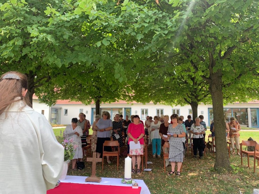 Fahnensegnung Aktive Frauen Altfraunhofen Gottesdienst