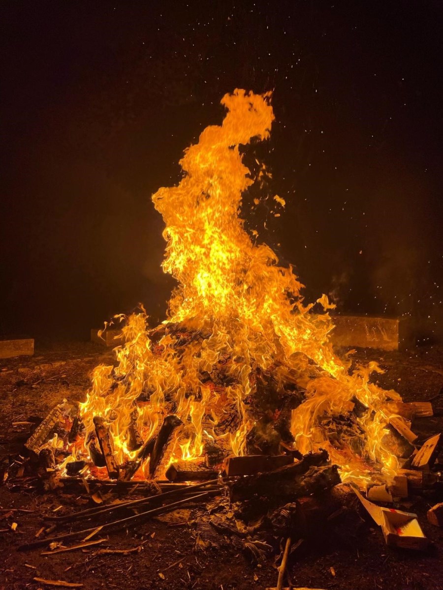 Lagerfeuer am Abend