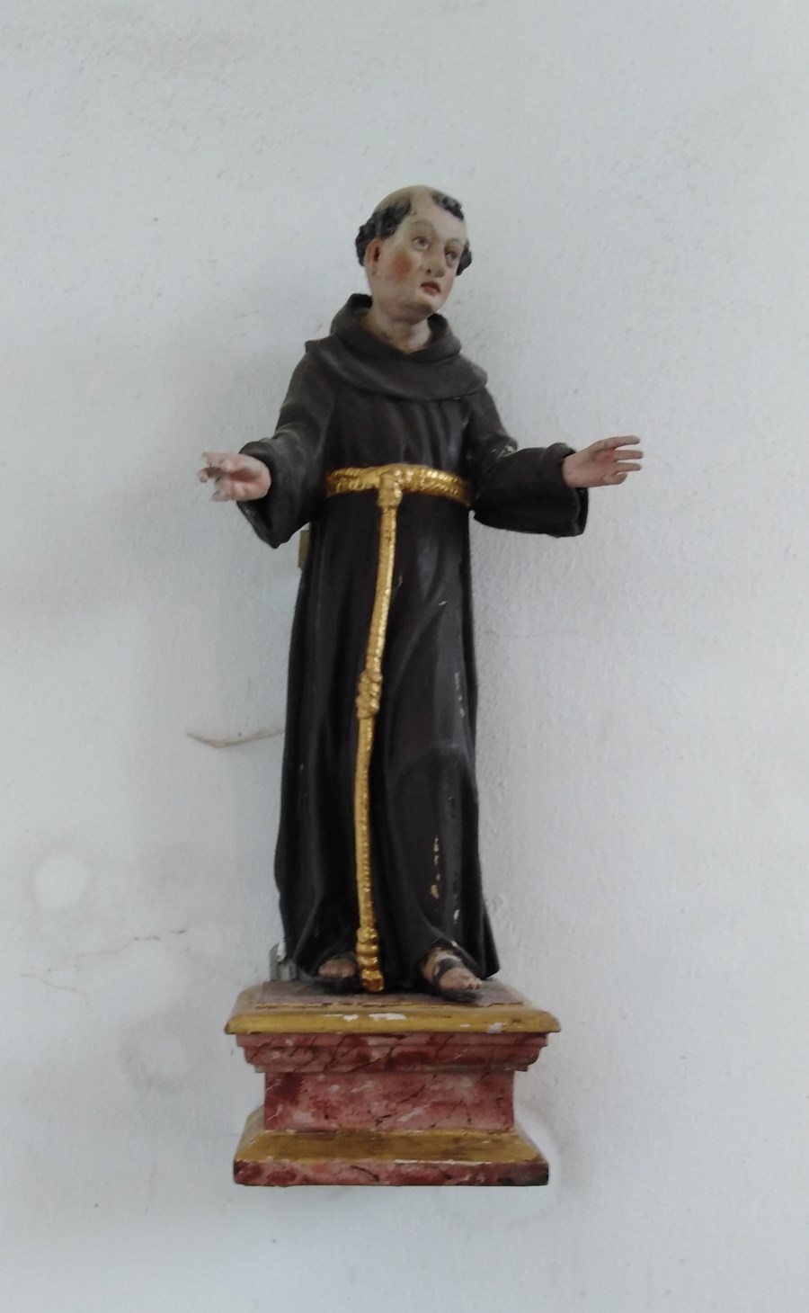 Figur eines Mönchs der Kirche St. Martin in Gundelshausen