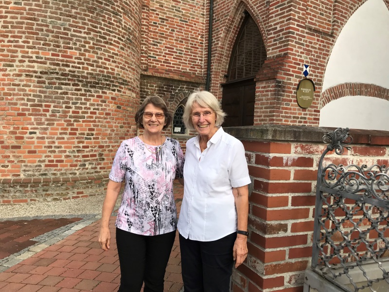 Rosa Berger und Barbara Töpfner von Schütz gestalten ehrenamtlich Wortgottesdienste für Senioren.