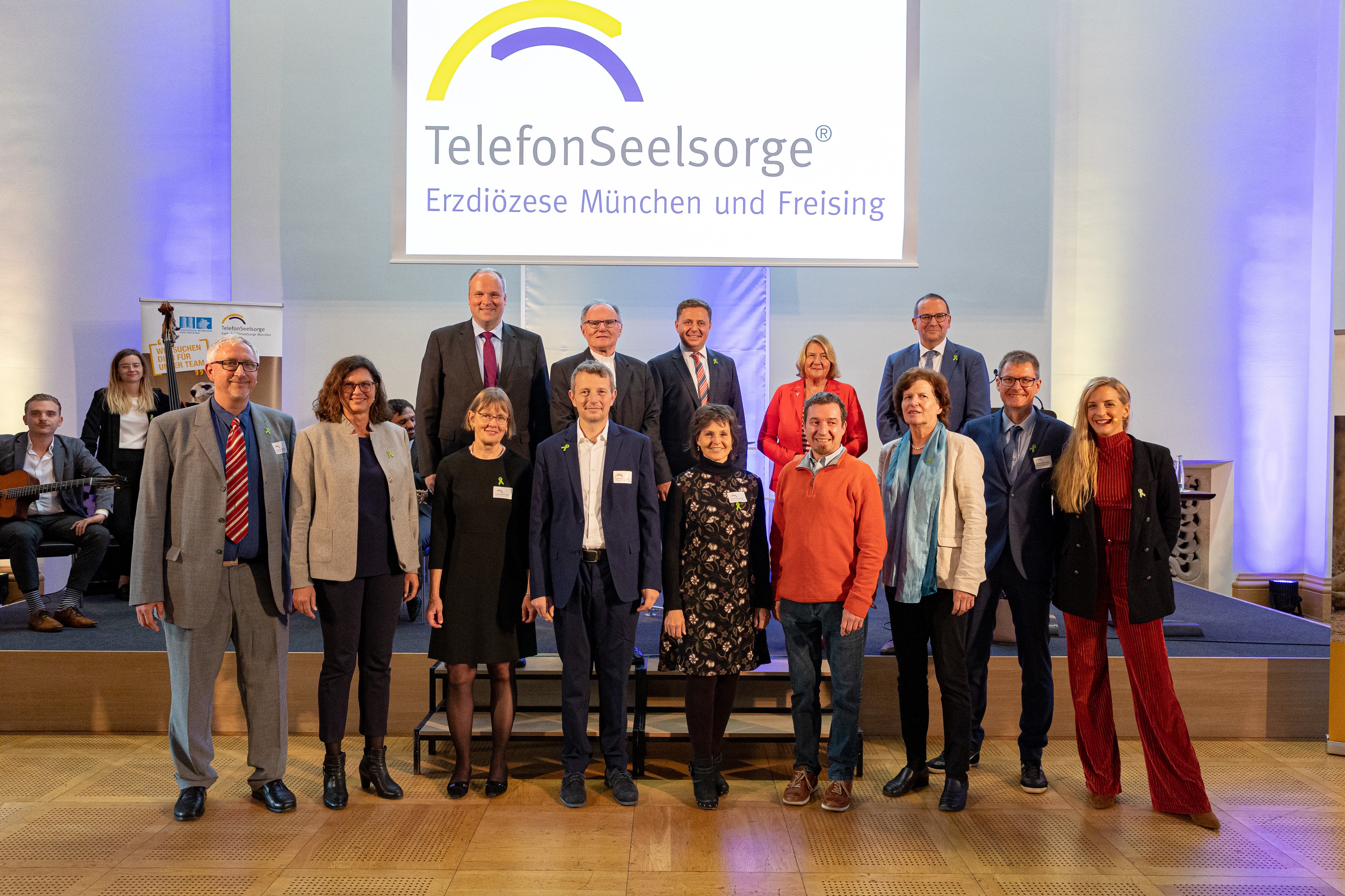 Ehrengäste und Teilnehmende an den Podien beim Jubiläum 60 Jahre TelefonSeelsorge, 07.10.2022
