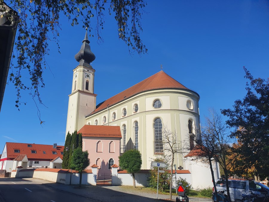 Pfarrkirche St. Nikolaus Altfraunhofen von außen