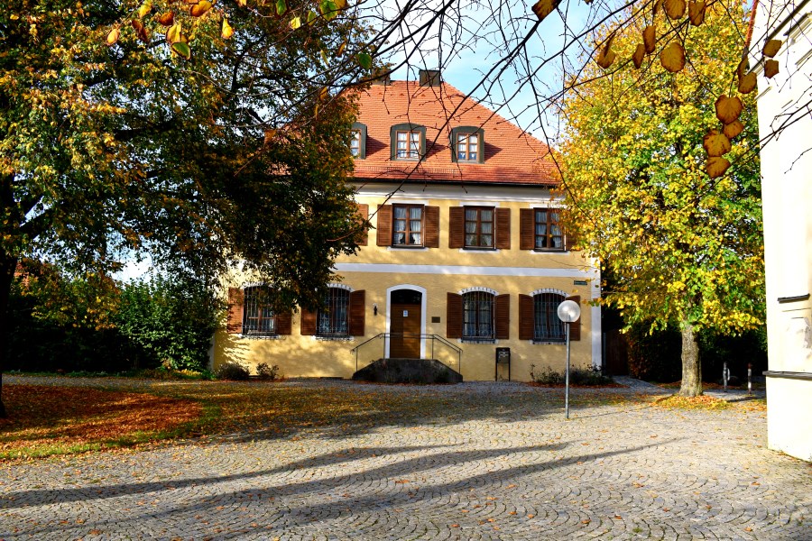 Kachel "Pfarrbüro" (Herbst)