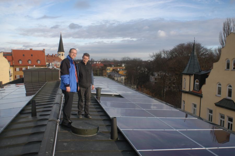 2004 wurde das Dach der Akademie in der Münchner Mandlstraße flächendeckend mit Photovoltaikzellen versehen