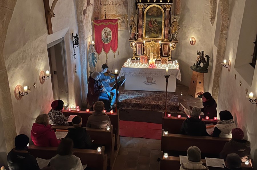 Taizé während Gebet