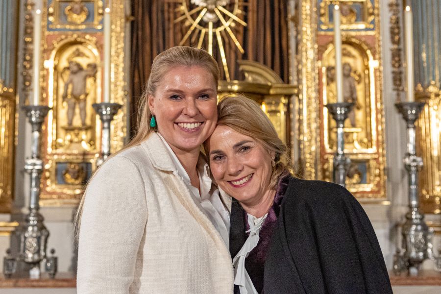 Carolin Döpfer und ihre Firmpatin Sandra Schäffler