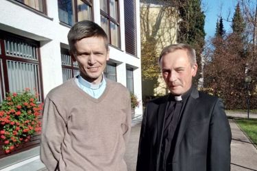 Der ukrainische Seelsorger Zorian Bereza (l.) und Pfarrer Wolodymyr Viitovich
