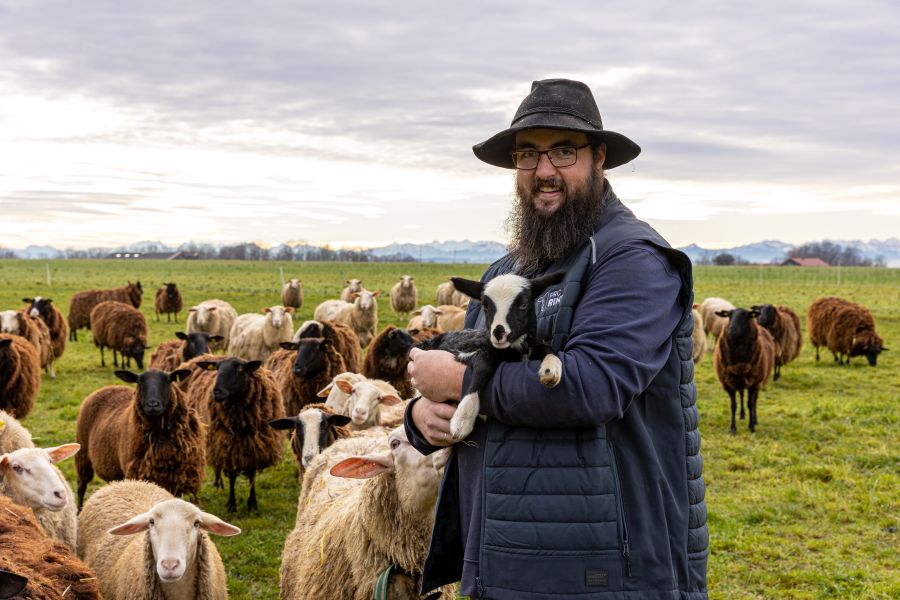 Hirte Bonaventura Lohner mit seiner Schafherde