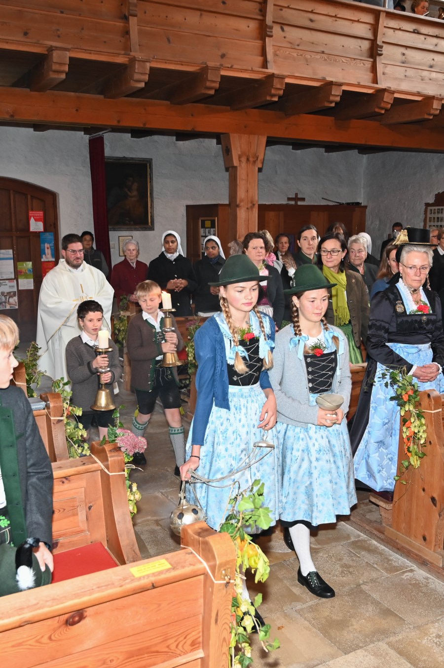 Erntedank Weißbach Minis in Tracht