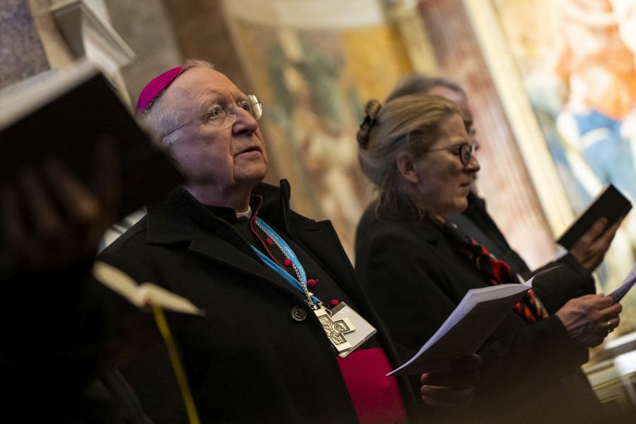 Der ehemalige Weihbischof Ulrich Boom unter den Trauergästen der Vesper für Papst em. Benedikt XVI. in Santa Maria dell' Amina