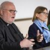 Kardinal Reinhard Marx und Amtschefin Dr. Stephanie Herrmann bei der Pressekonferenz zu einem Jahr Gutachten