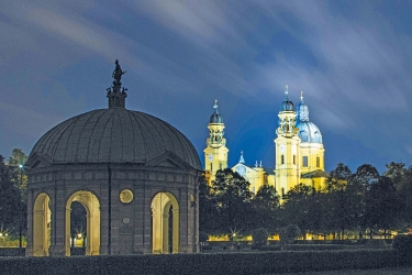 Theatinerkirche bei Nacht
