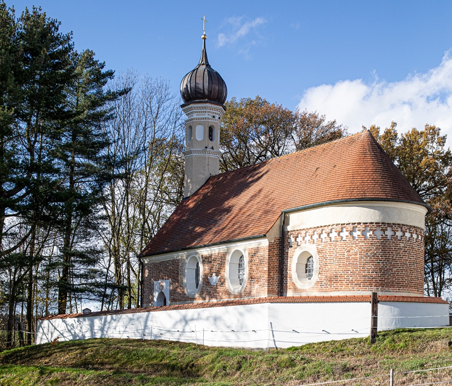 Aussenansicht von St. Laurentius und St. Stephanus in Ebering