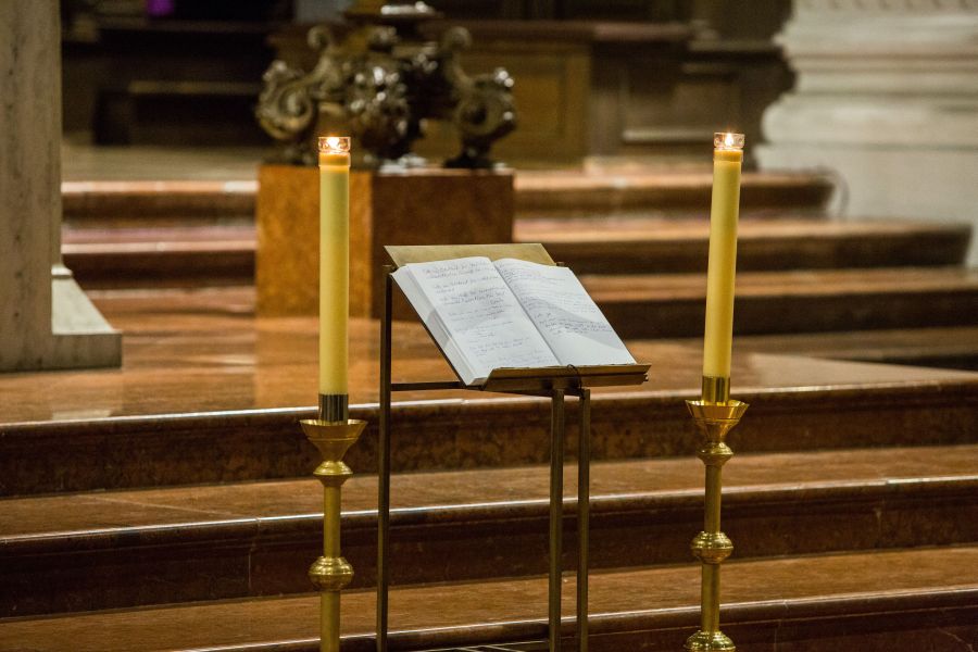 Das Fürbittbuch in St. Michael am Welttag der Kranken