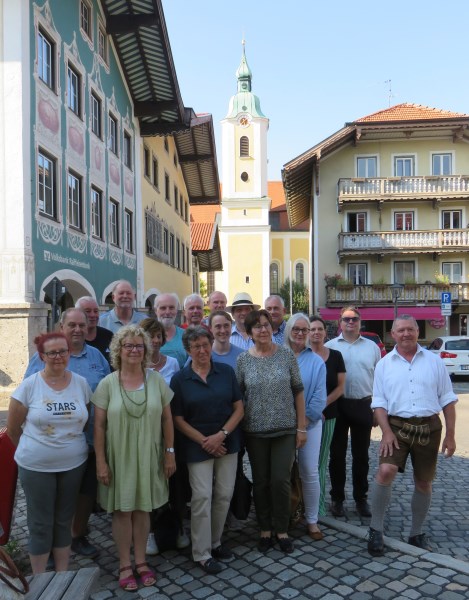 Die angehenden Archivlotsinnen und -lotsen bei der Abschlussveranstaltung in Miesbach