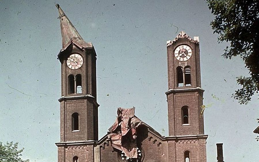 Die Fassade der zerstörten Klosterkirche Sankt Anna im Münchner Lehel