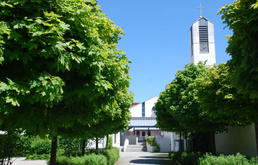 St. Stephan, Putzbrunn außen