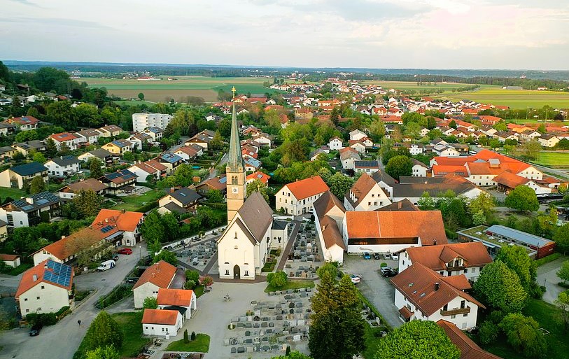 Aschau-am-Inn_Pfarrkirche von Westen