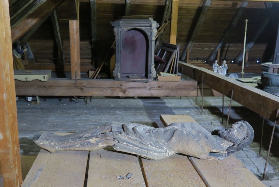 Das Berchtesgadener Kruzifix auf dem Dachboden