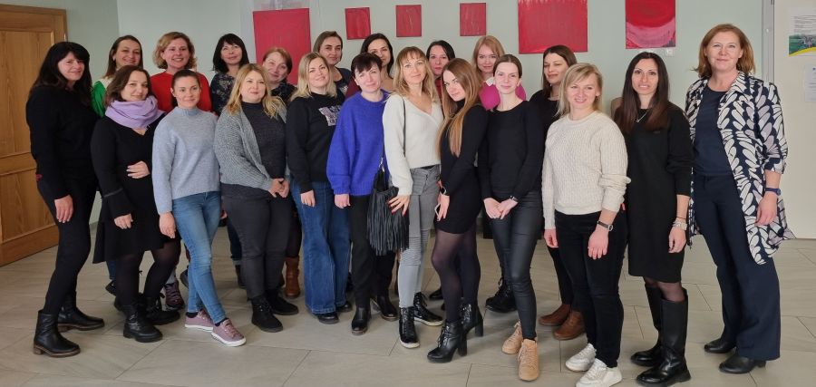 Gruppenbild der von der Caritas zu Kita-Assistenzkräften ausgebildeten Ukrainerinnen