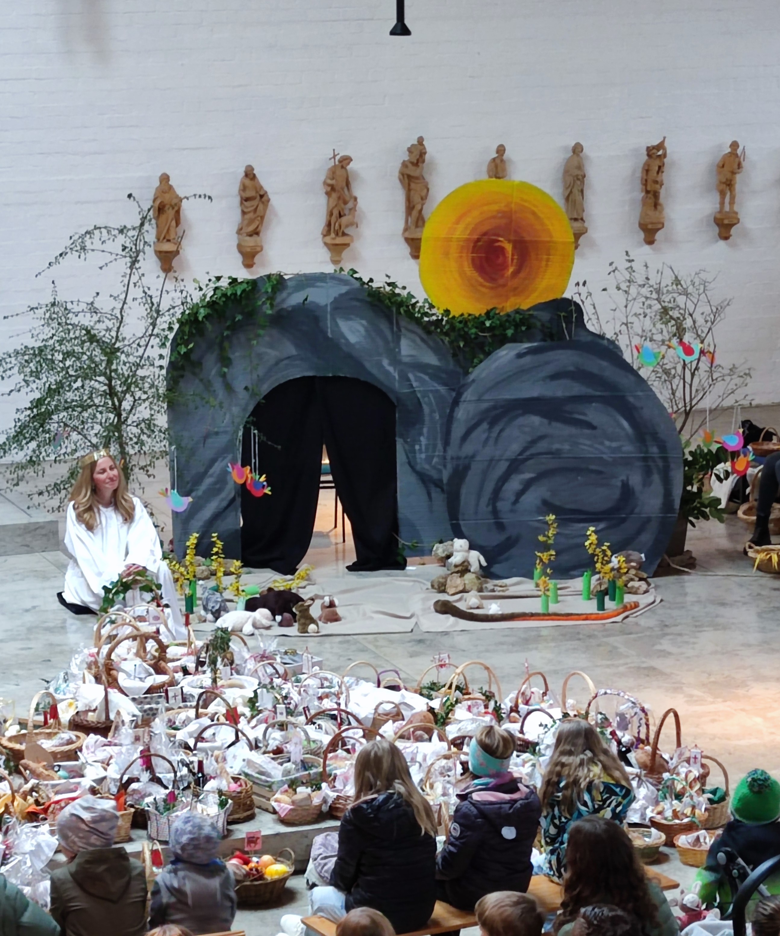 Kinder Osterlichtfeier in der Tachinger Kirche