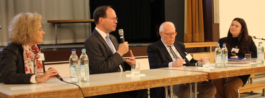 Frühjahrsvollversammlung 2023 - Podium