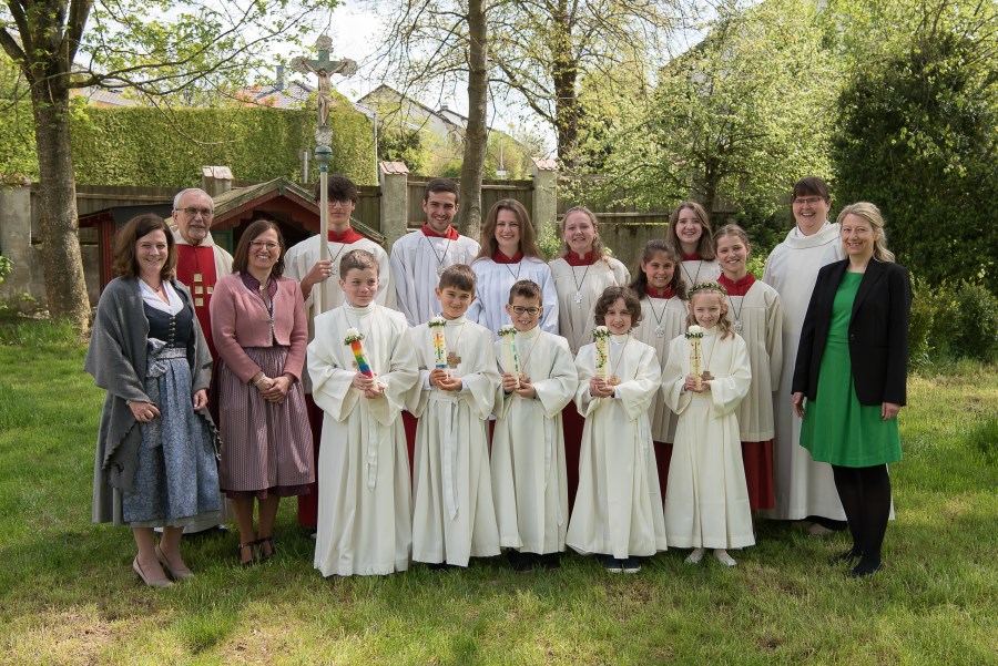 Gruppenbild der Erstkommunionkinder aus Baierbach St. Andreas