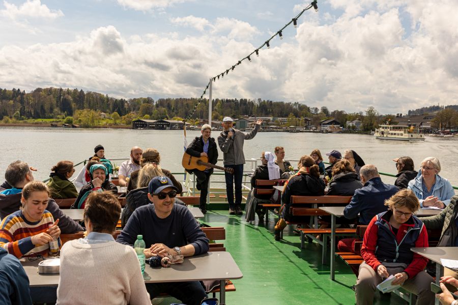 Schiffswallfahrt der Berufungspastoral auf dem Chiemsee mit Schwester Erika Wimmer und Pfarrer Klaus Hofstetter