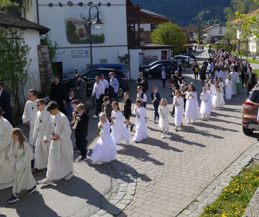 Erstkommunion Inzell Kirchenzug