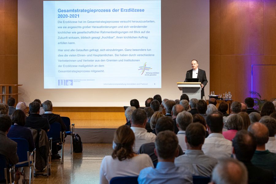 Vortrag von Generalvikar Christoph Klingan auf der Informationsveranstaltung zum Gesamtstrategieprozess in Rosenheim
