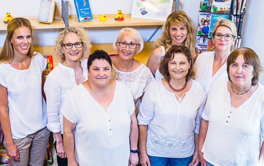 Gruppenbild der Mitarbeiterinnen der Bücherei