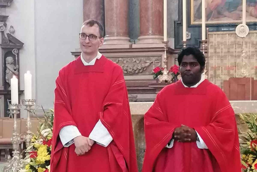 2 neue Priester