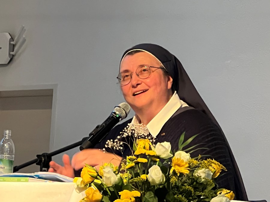 Sr. Teresa nachdenklich