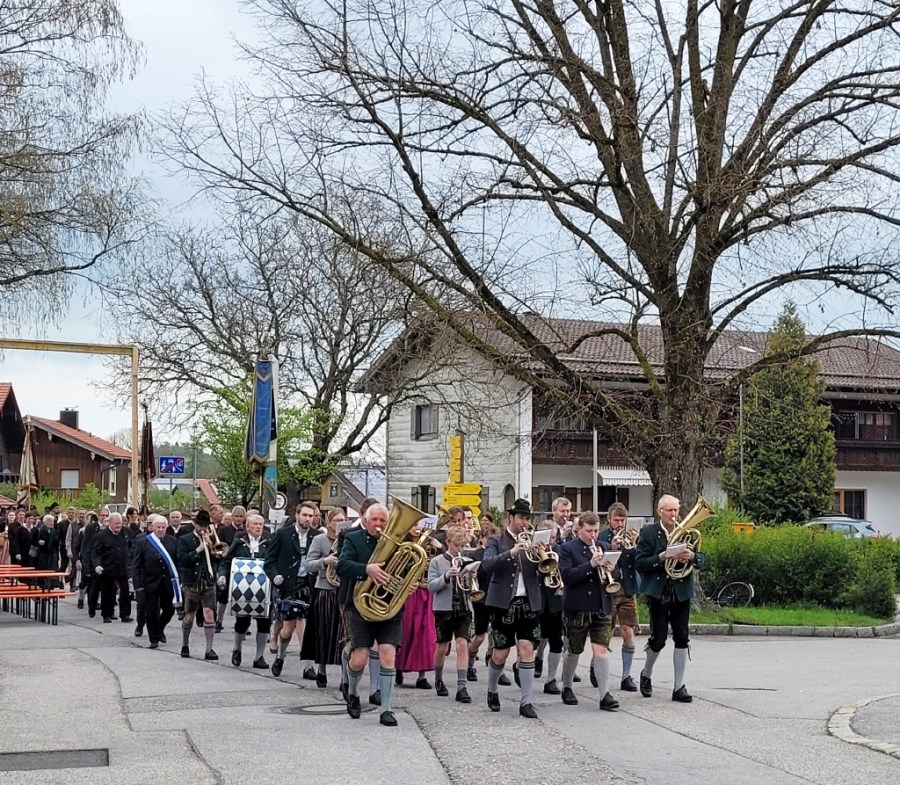 St_Georg_Tag_der_Vereine_Maibaumaufstellung_2023 (1)