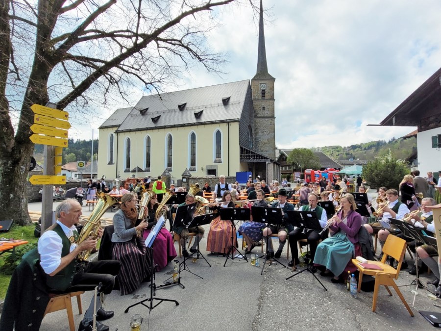 St_Georg_Tag_der_Vereine_Maibaumaufstellung_2023 (20)