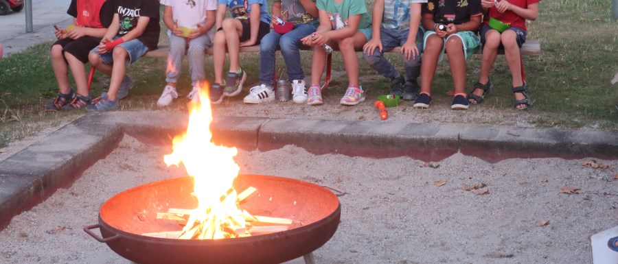 Am Lagerfeuer wurde gesungen, gelacht und auch die ein oder andere Geschichte erzählt