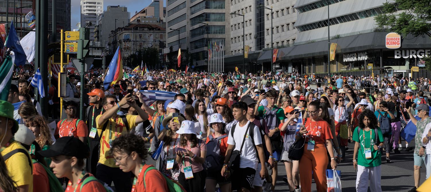 Pilgerinnen und Pilgern beim Weltjugendtag 2023 in Lissabon