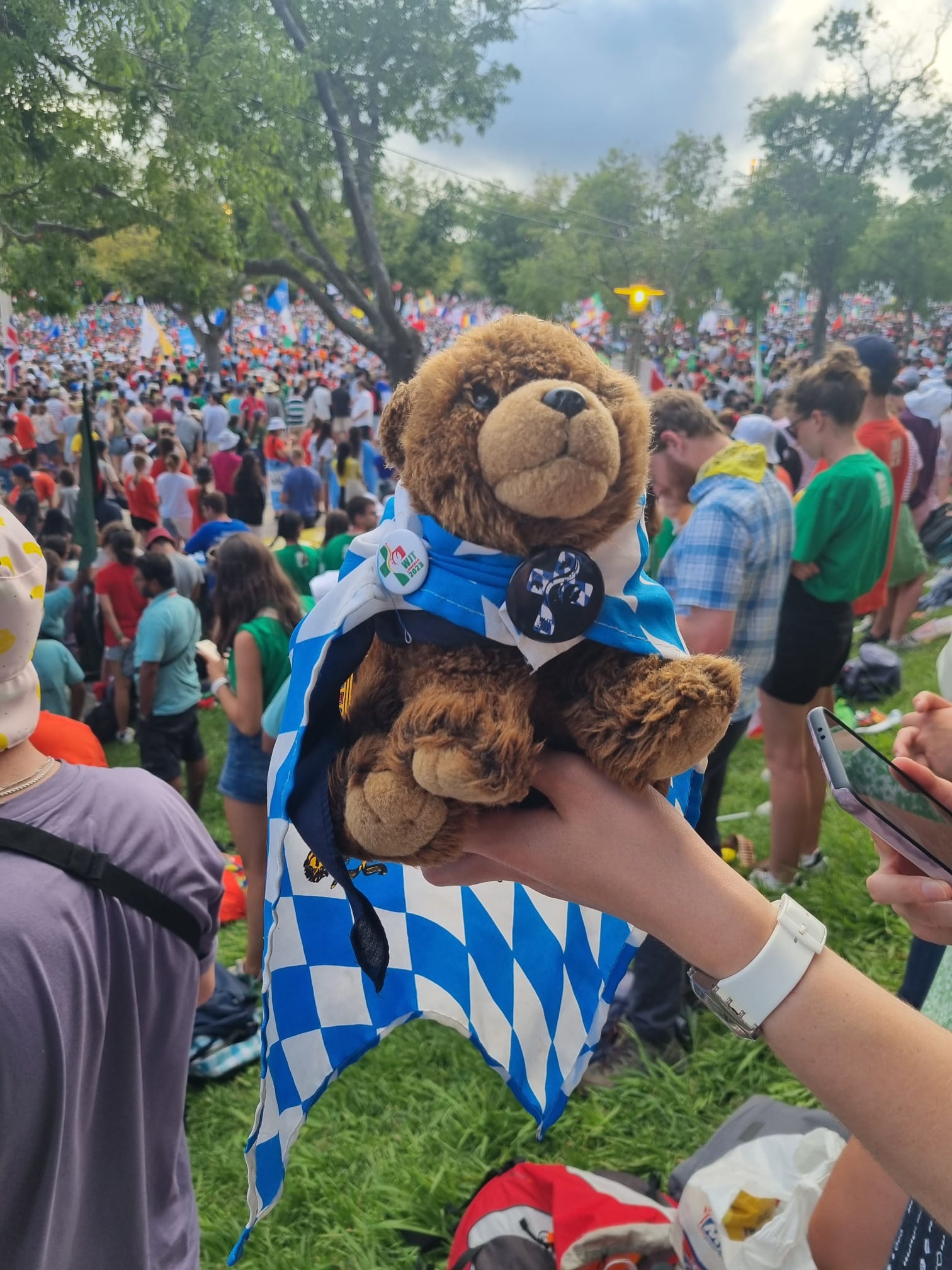 Als Maskottchen des Erzbistums München und Freising reist der Korbiniansbär auch mit zum Weltjugendtag nach Lissabon.