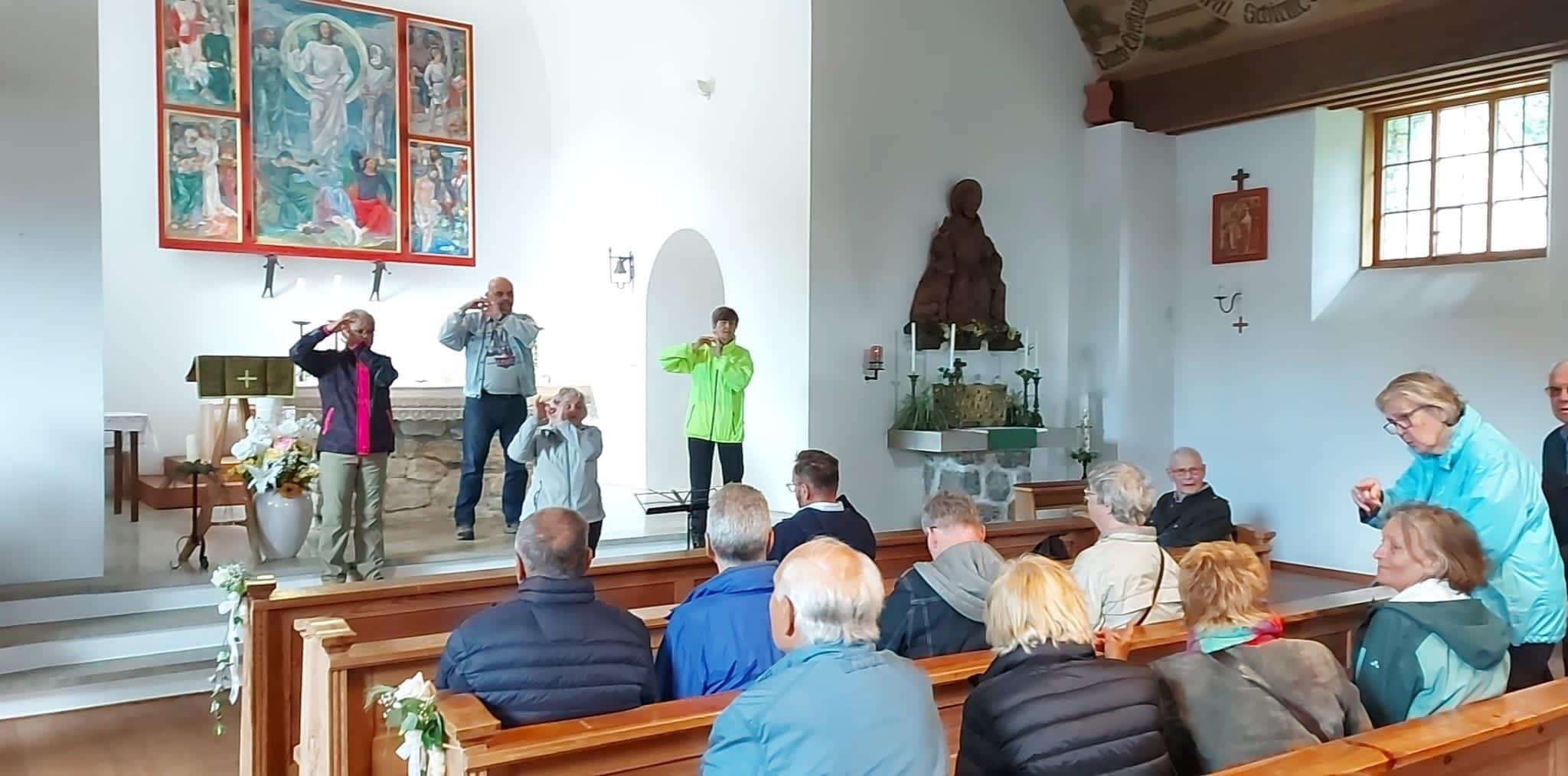 Gebärdenchor in der Kirche St. Bernhard am Spitzingsee