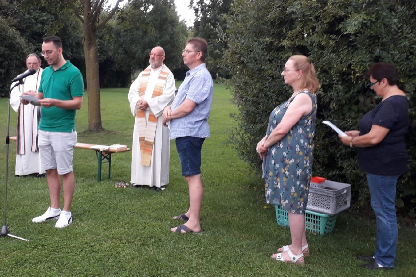 Mitglieder des Dekanatsrats lesen die Fürbitten