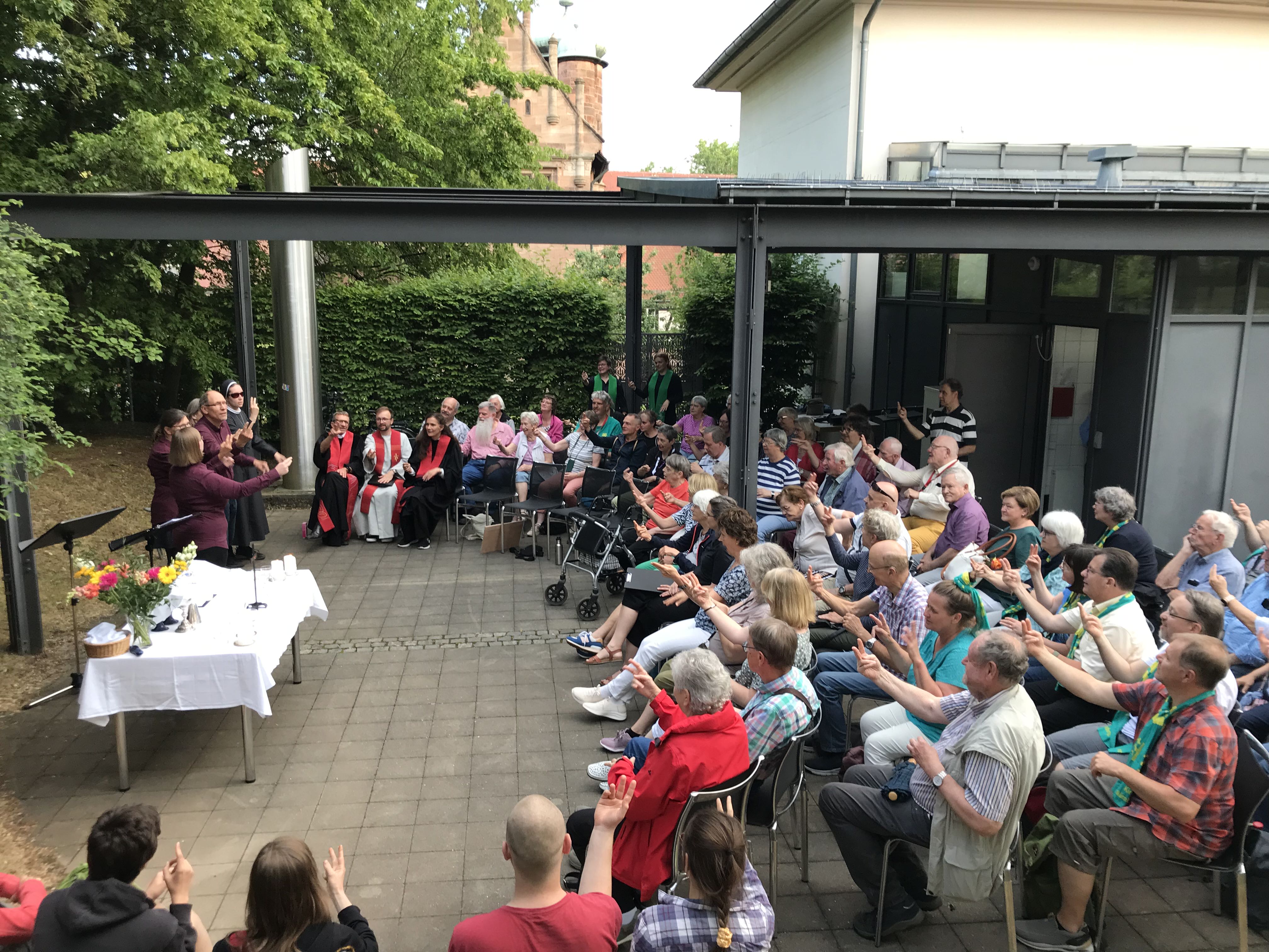 Feierabendmahl im Garten Tucherschloss