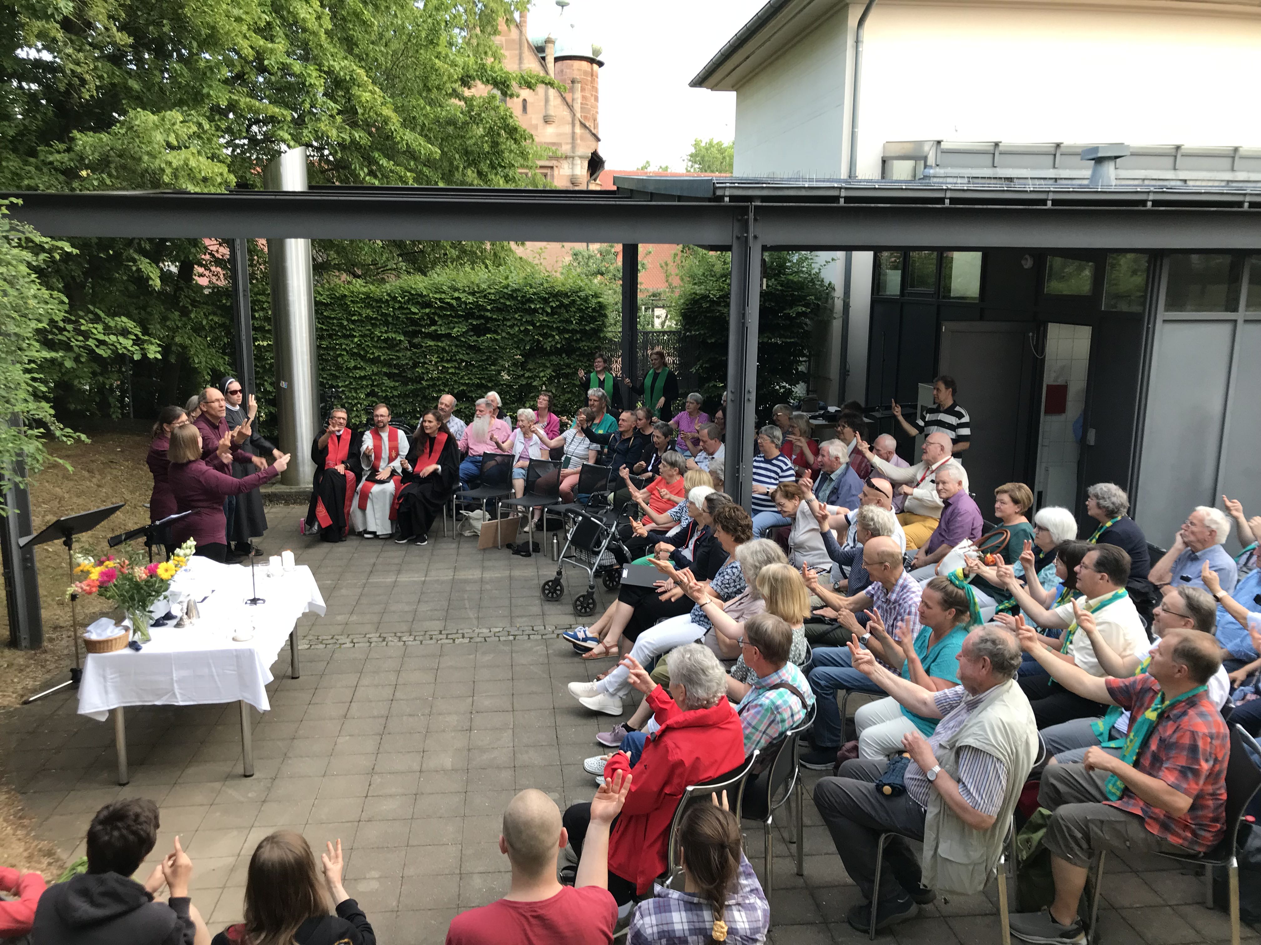 Feierabendmahl im Garten Tucherschloss