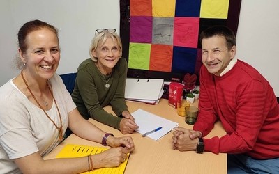 Ehrenamtliche Helfer:innen des Freisinger Nachhilfeprojekts "Cleverkids"