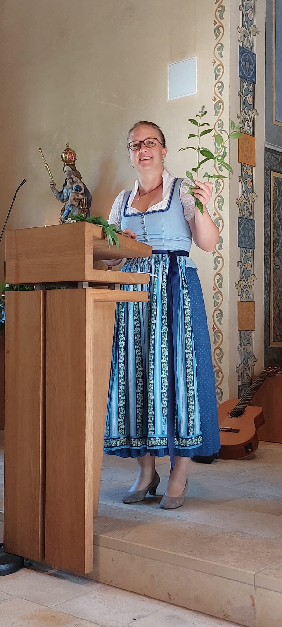 Kräuterbuschn und Familiengottesdienst