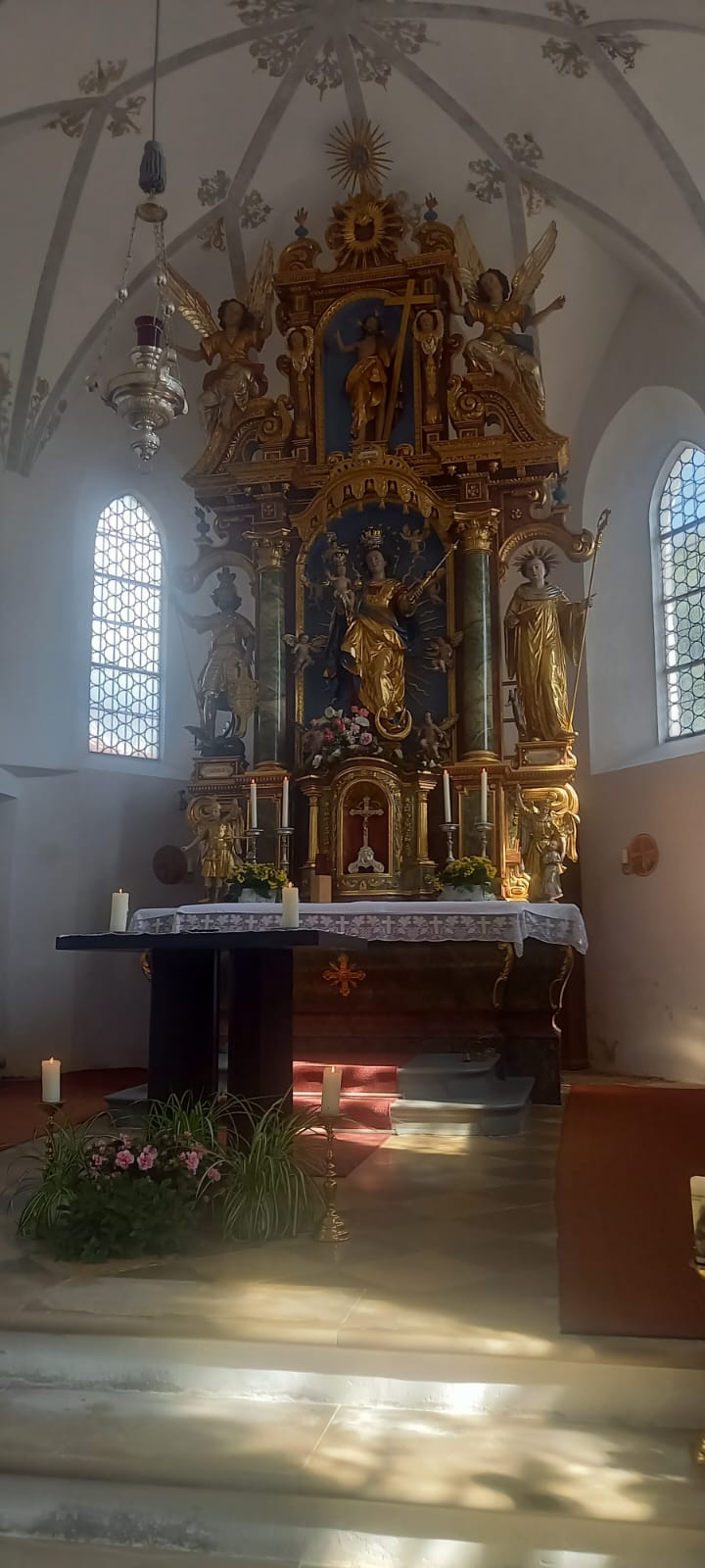 Altar der St. Georg Kirche in Feldkirchen Egling